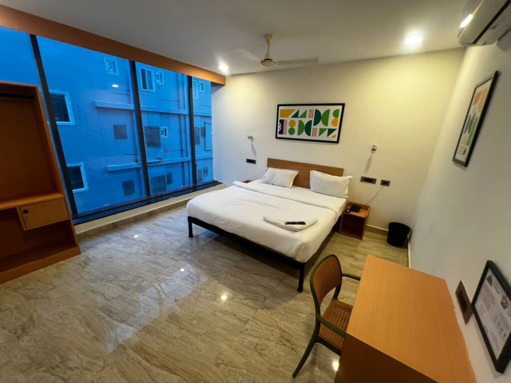OH2 Hotel Karmanghat – Room with glass wall and work desk